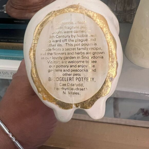 Avon vintage Ceramic Cat pot pouri pomander Figurine with Blue Floral Design - Picture 5 of 8